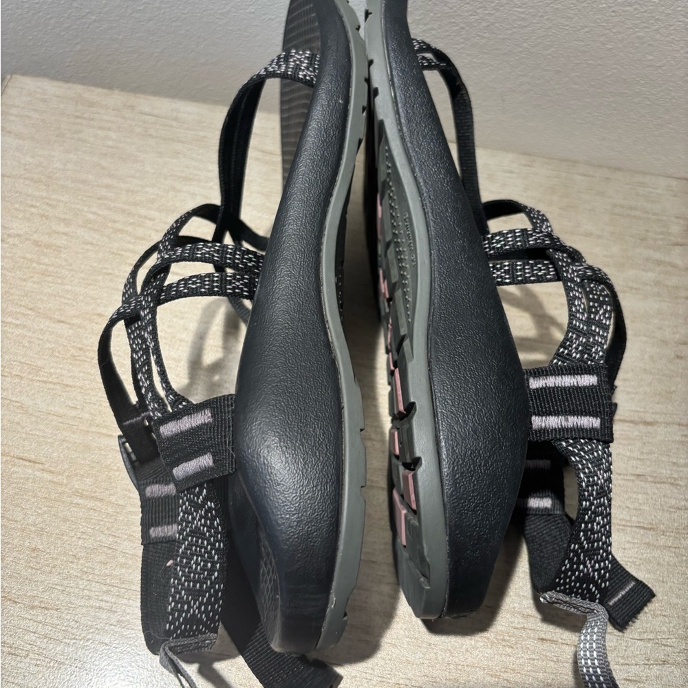 Chaco Black Strappy Sport Sandals size 6 Women’s Very good condition! - Picture 3 of 5